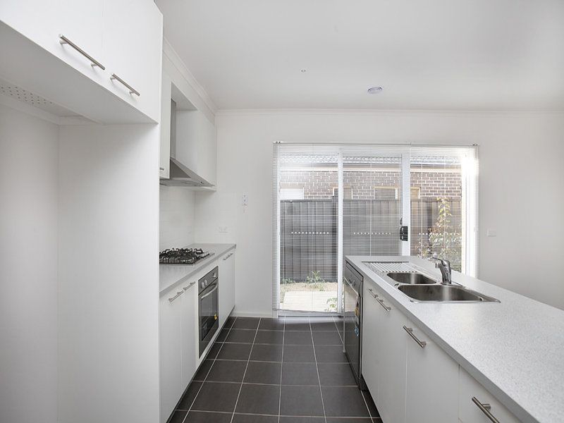 18 Derham Drive, Point Cook - Thumbnail 4