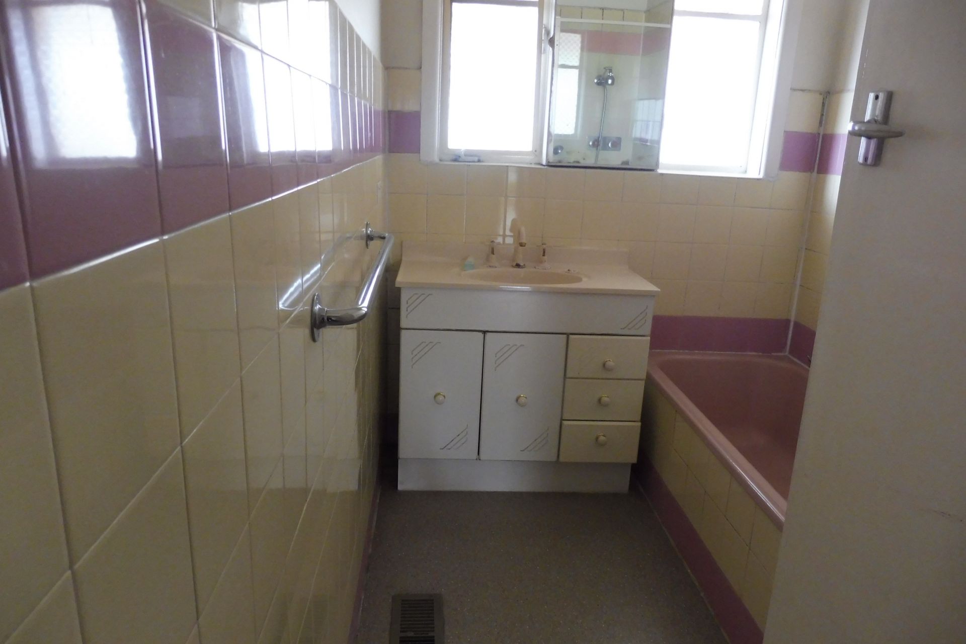 SPACIOUS 3 BEDROOM HOME