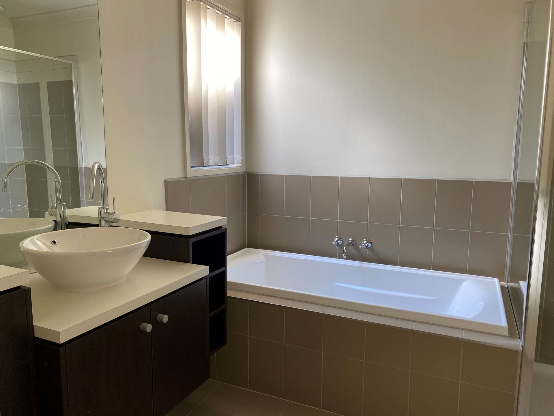 MODERN UNIT CLOSE TO ALL CRAIGIEBURN HAS TO OFFER!