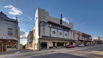 TOP FLOOR SPLIT-LEVEL RESIDENCE IN LANDMARK 'MAJESTIC THEATRE' CONVERSION