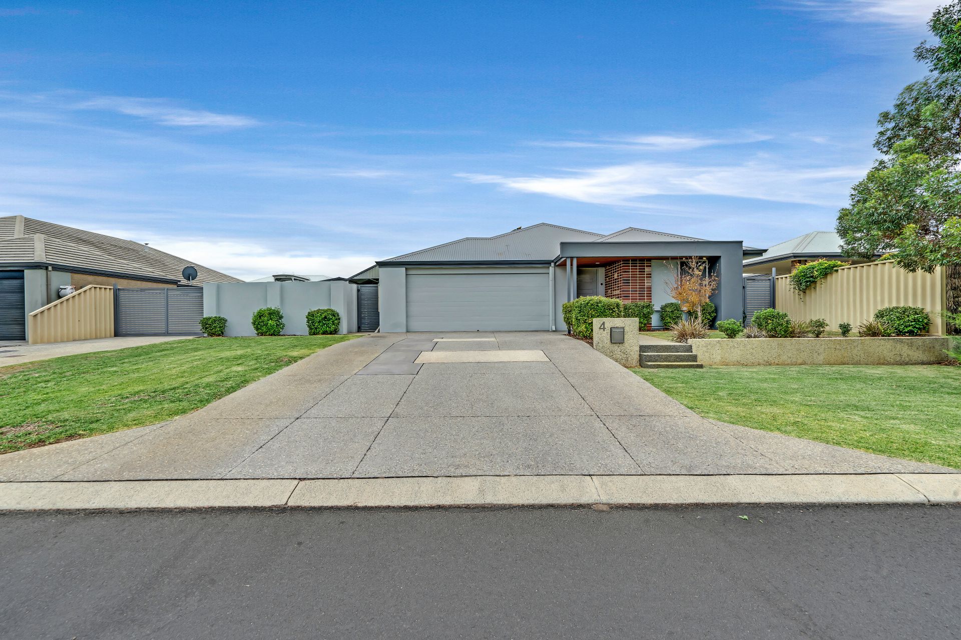 4 Hazelgrove Crescent, MILLBRIDGE Barr and Standley Real Estate