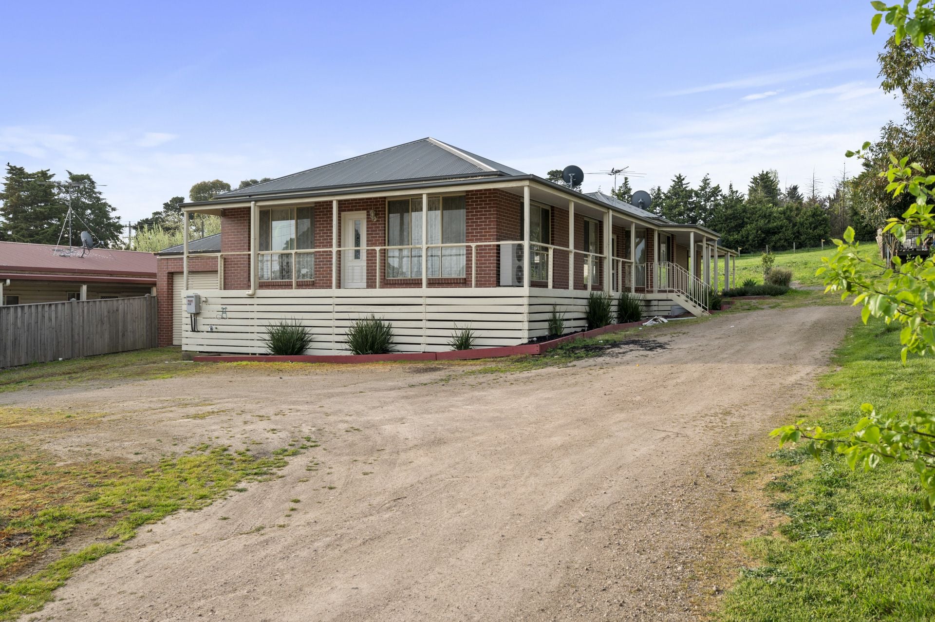 LOVELY FAMILY HOME