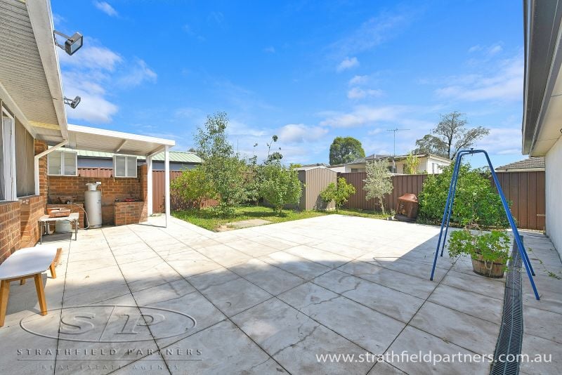 15 Catherine Avenue, Lurnea, Lurnea - Image 1