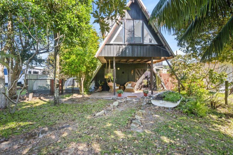 Real Estate For Sale 9 Beach Parade Mylestom , NSW