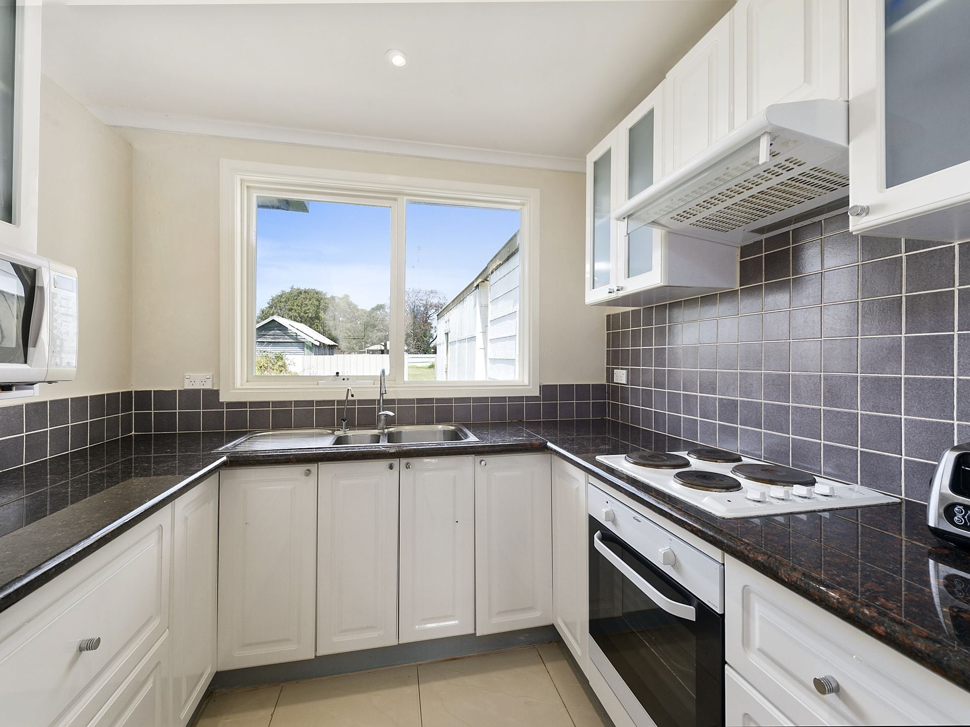 11 Montrose Avenue, Apollo Bay - Thumbnail 4