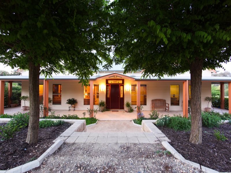 18 Grays Lane Yackandandah VIC, Yackandandah - Thumbnail 2