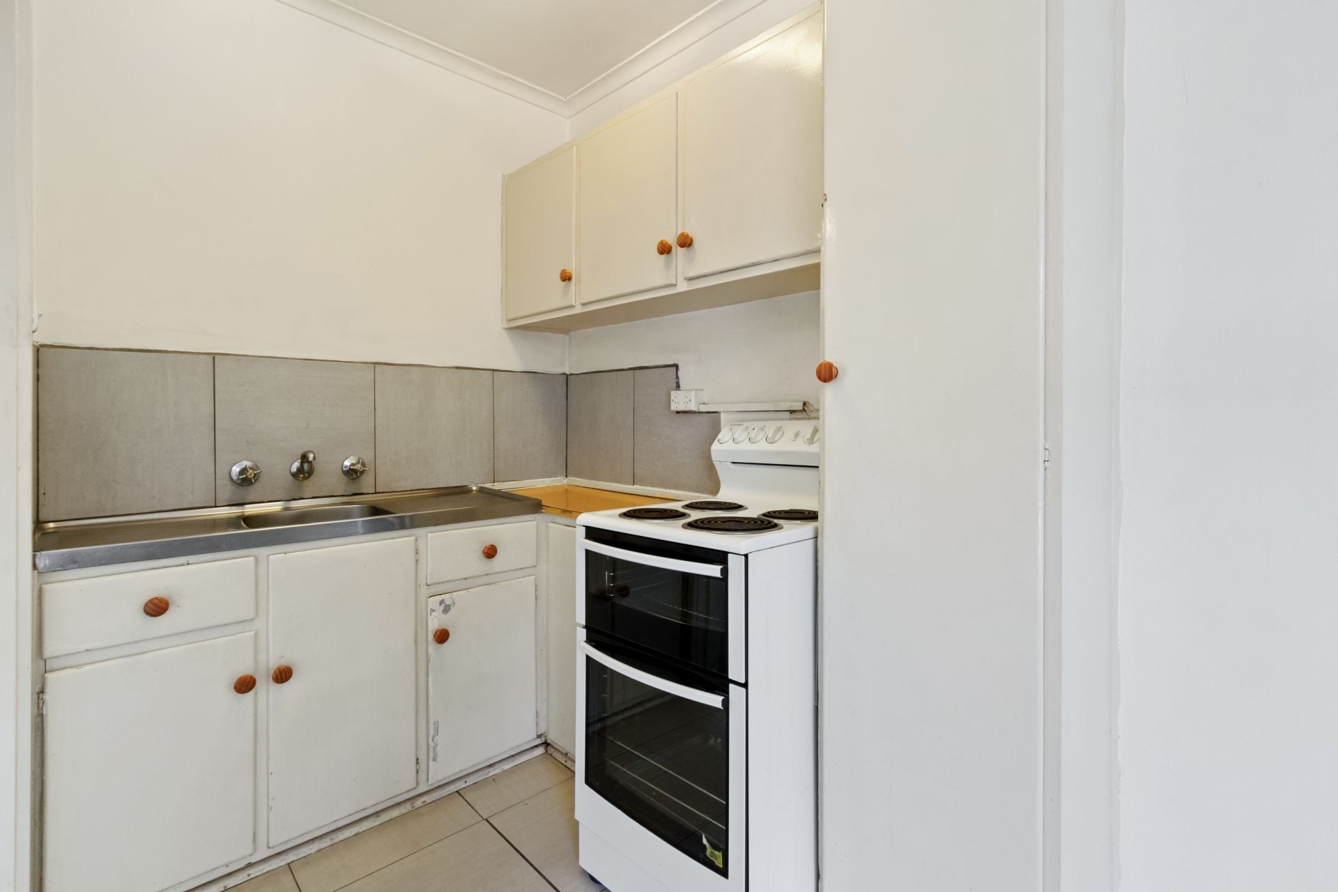 Walking Distance To High Street!