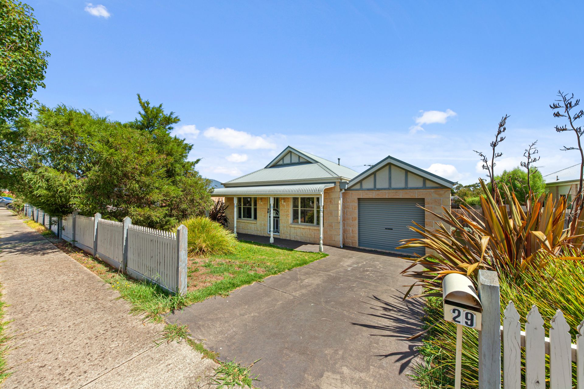 29 Clifford Drive, Drouin OBrien Real Estate