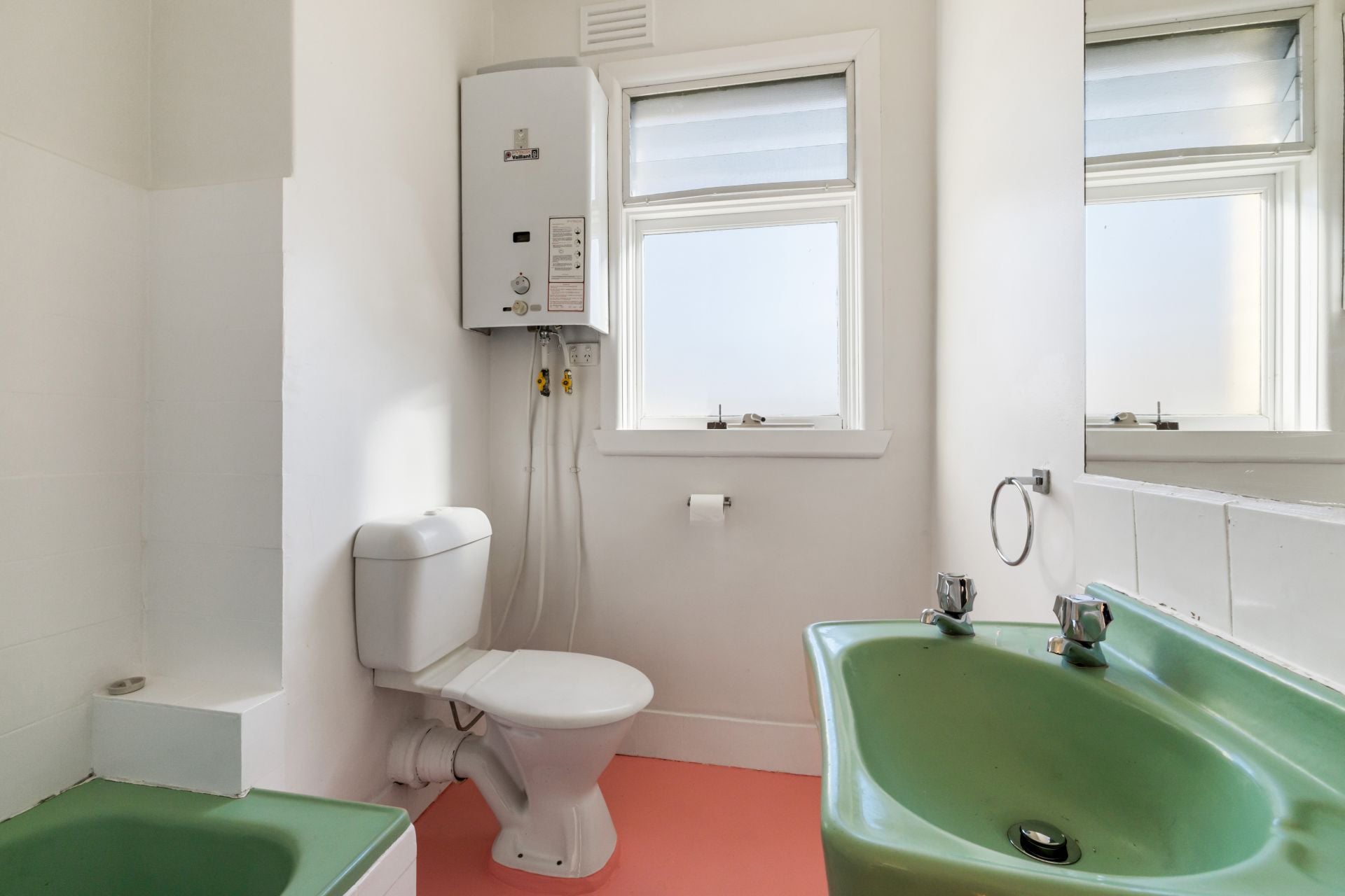 Spacious, Sunny And With Unrivalled Lifestyle Convenience
