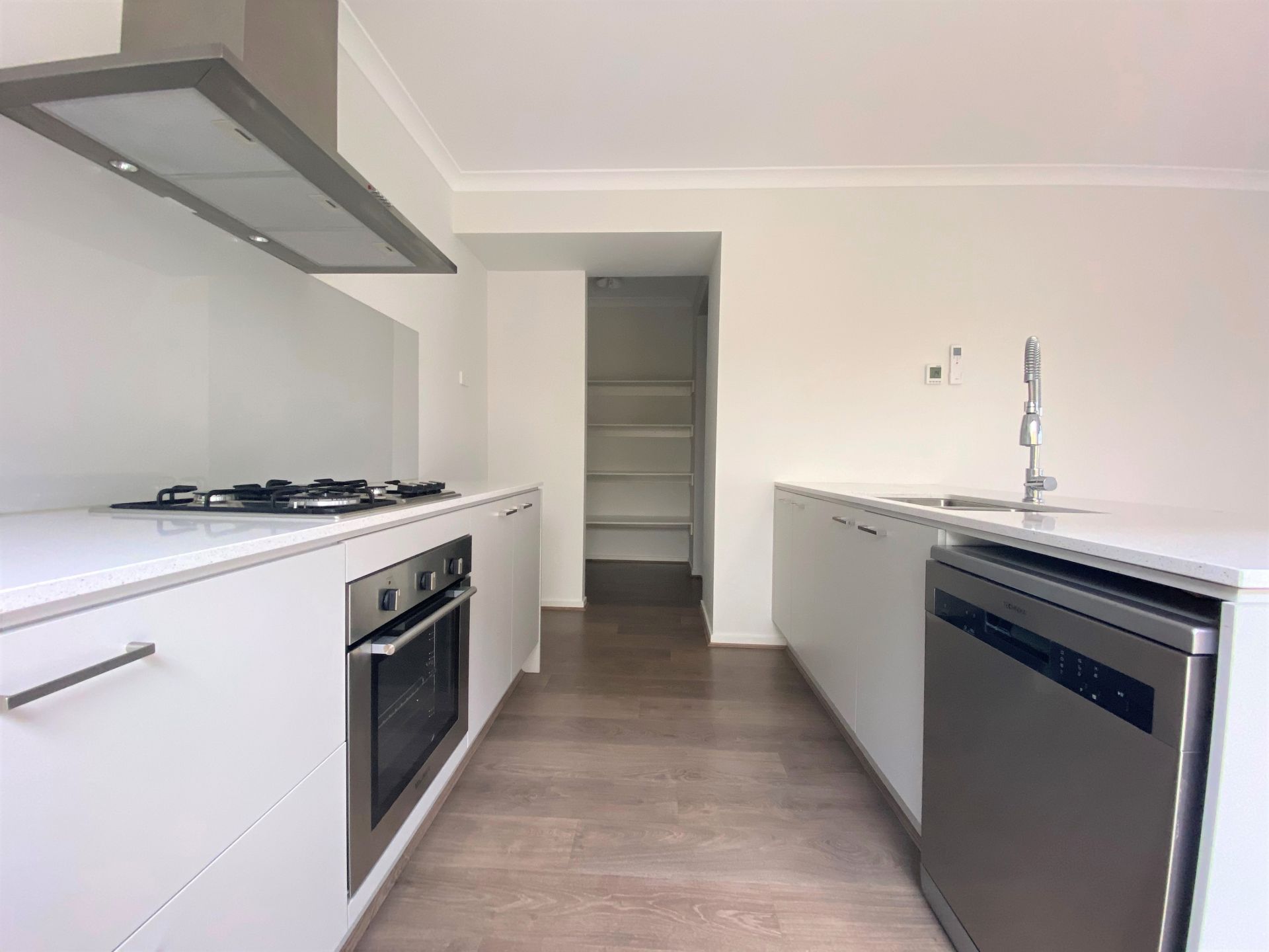 AS NEW 4 BEDROOM TOWNHOUSE!