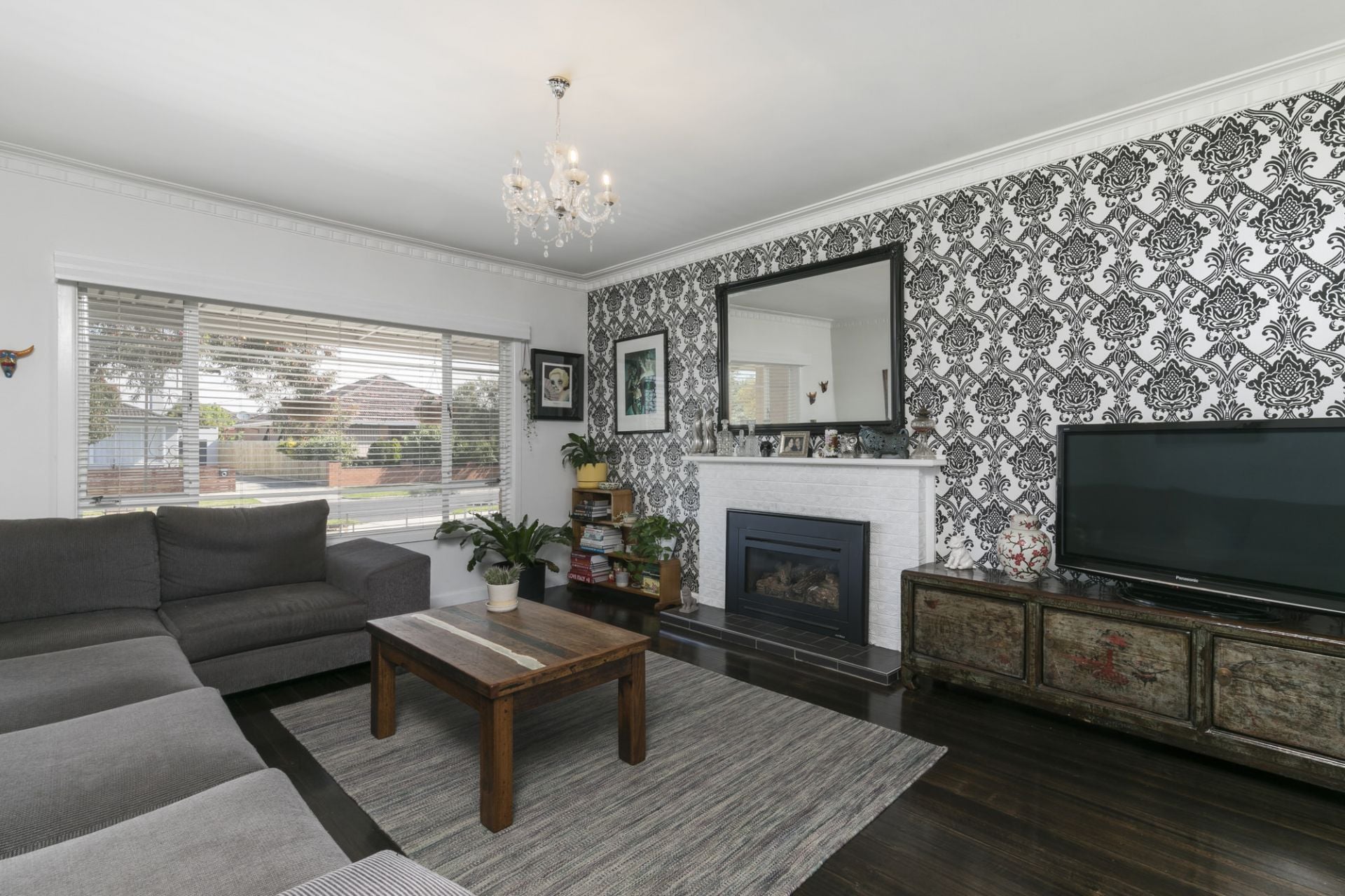 Modern Family Home! Ready for lease now!