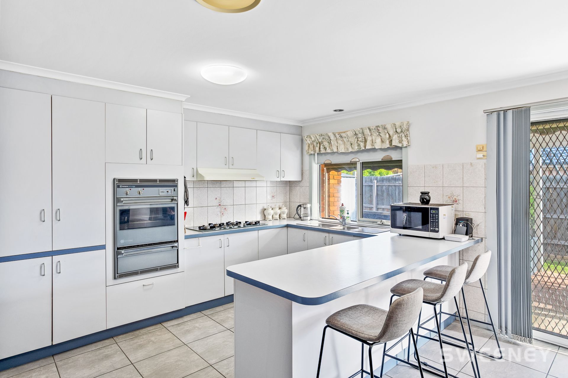 2/1 Eucalypt Court, Altona Meadows - Thumbnail 3