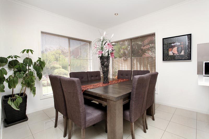 18 Kings Domain, Caroline Springs - Thumbnail 4