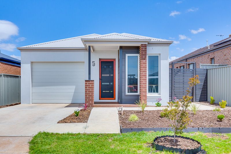 15 Orton Crescent, Bacchus Marsh - Thumbnail 2