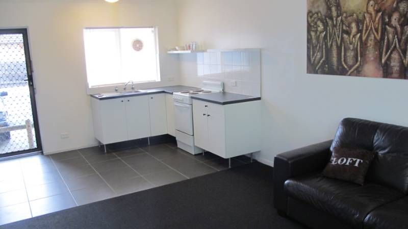 2/13 Ormond Road, West Footscray - Thumbnail 4