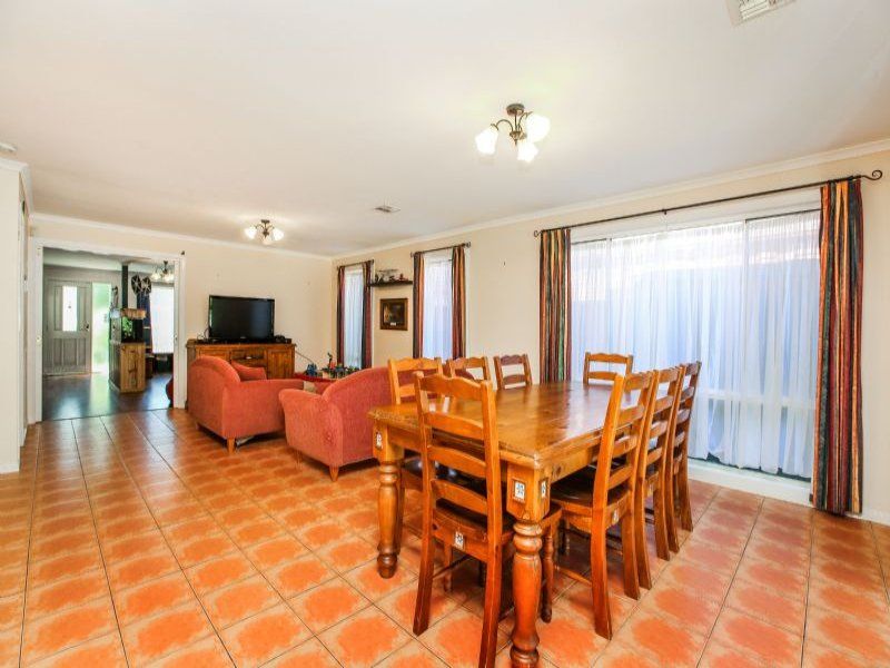 35 Blenheim Way, Caroline Springs - Thumbnail 4