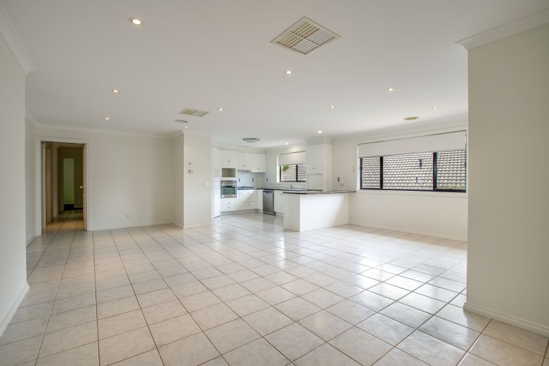 20 Orchard Way Lavington NSW, Lavington - Thumbnail 2
