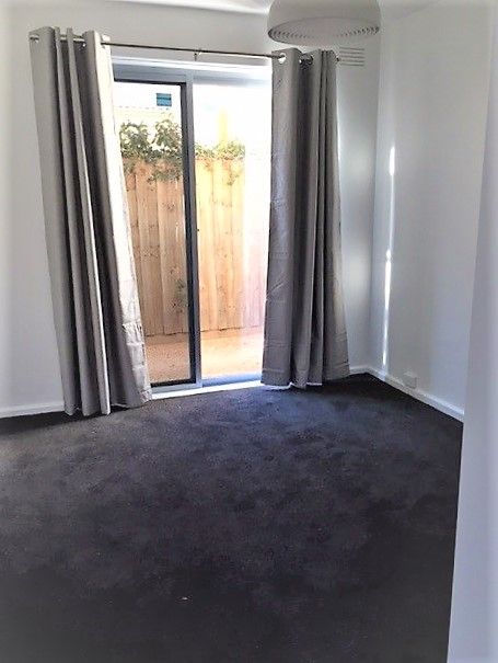 COURTYARD LIVING - FULLY RENOVATED