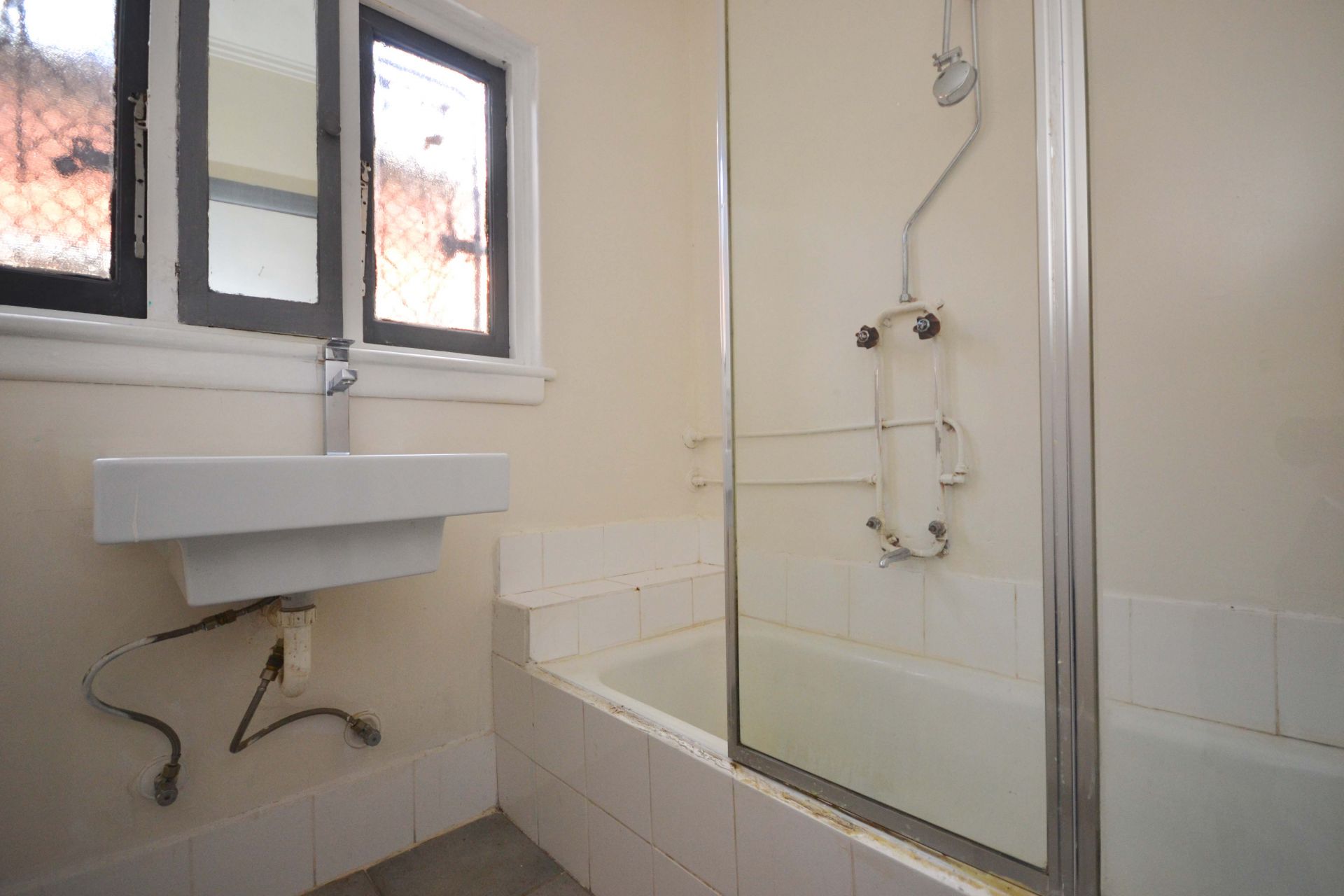 SPACIOUS WITH A SUPERB LOCATION