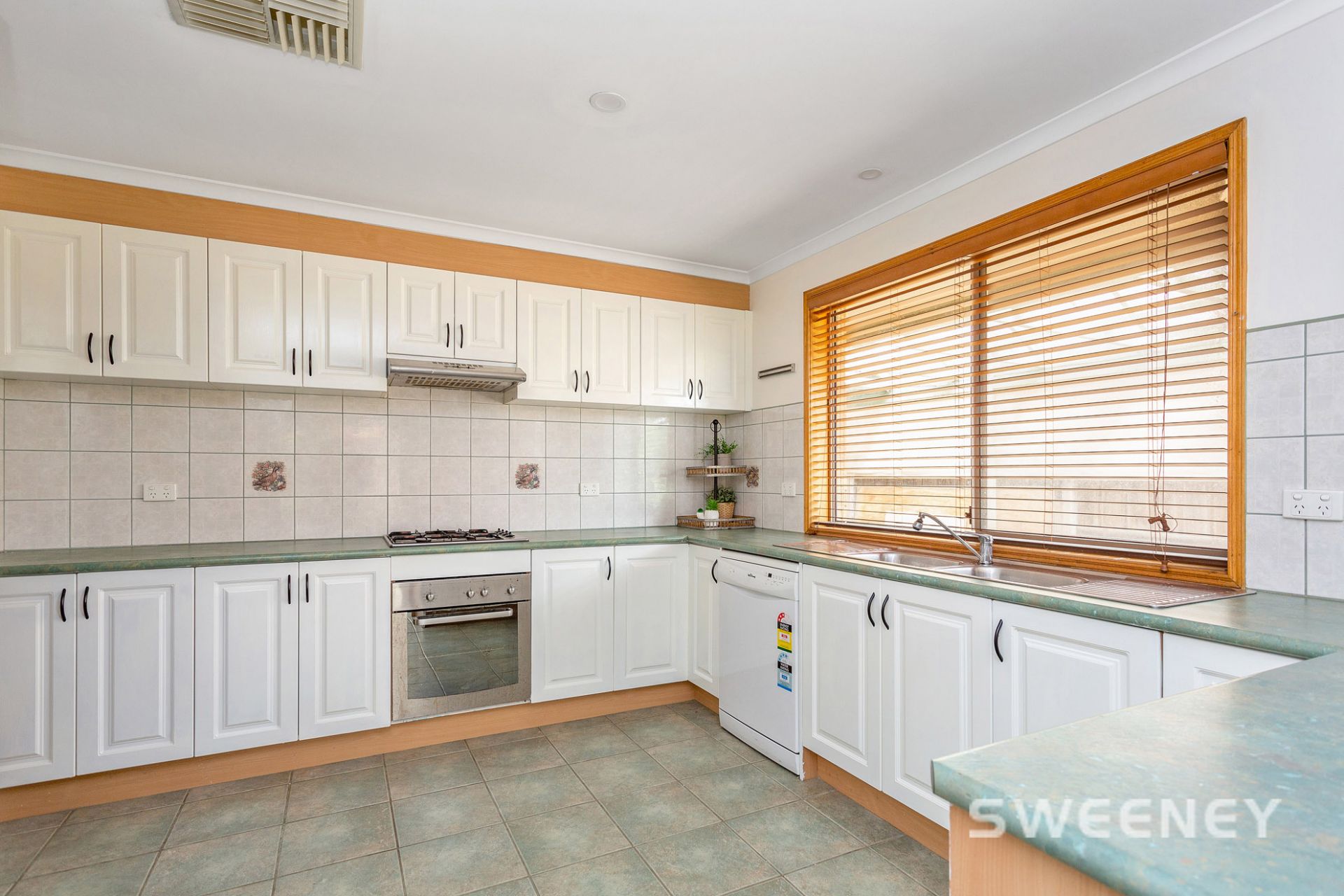 8 Bendick Court, Altona Meadows - Thumbnail 4