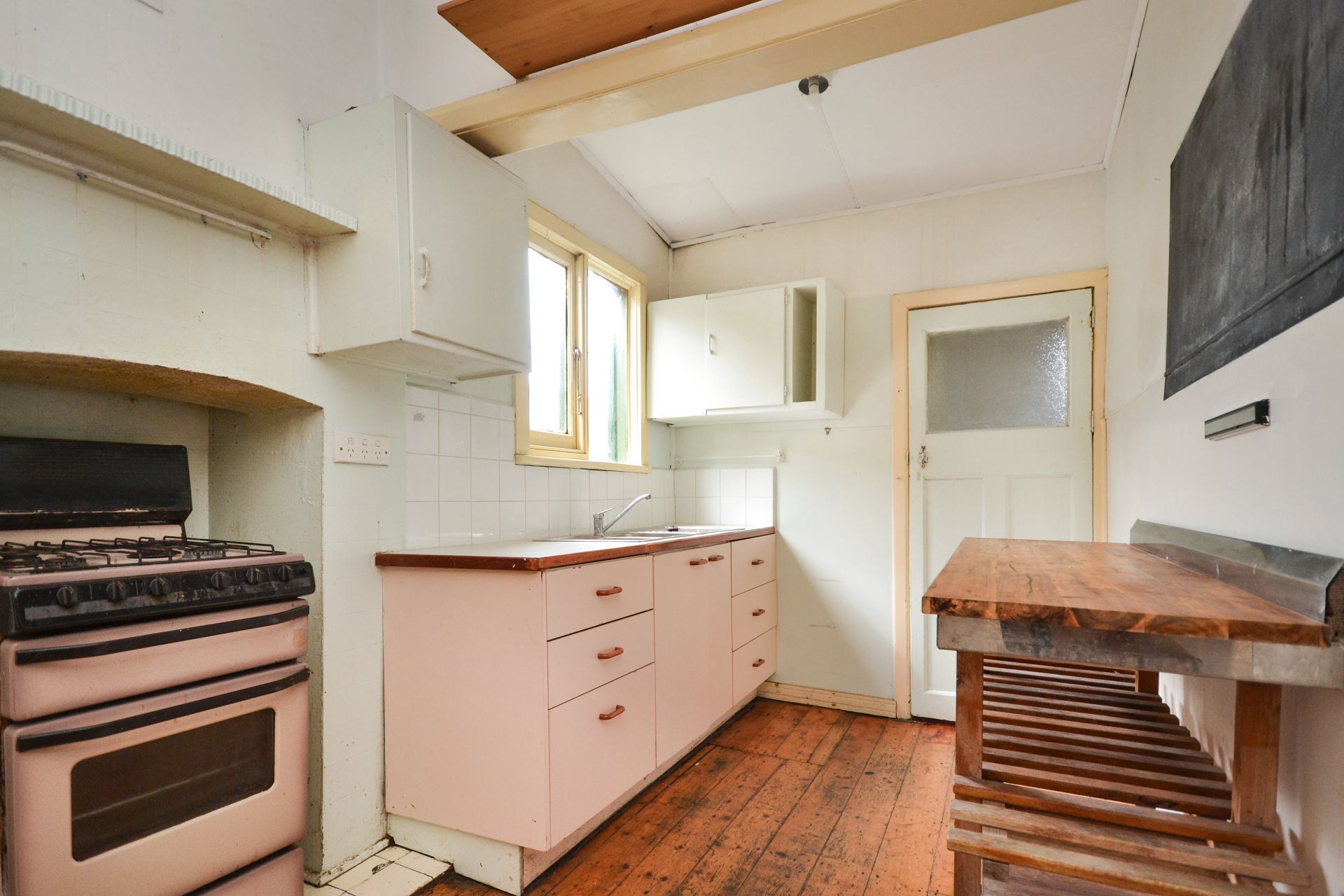 Spacious living on Pender