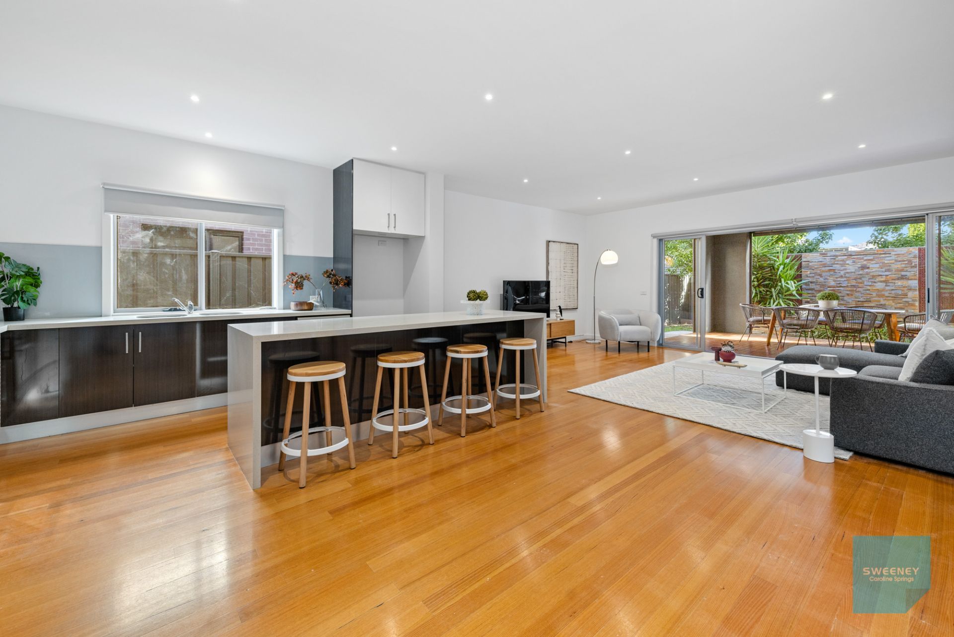 30 Brunton Avenue, Caroline Springs - Thumbnail 8