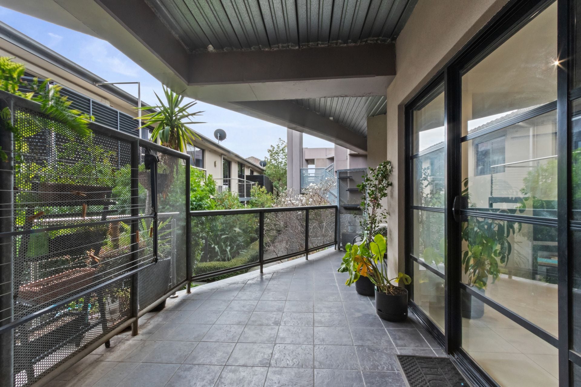 Sub-Penthouse Living!