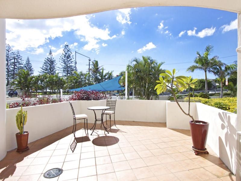 4/102 MUSGRAVE STREET - KIRRA PALMS KIRRA QLD, - Kirra Palms Kirra - Thumbnail 2
