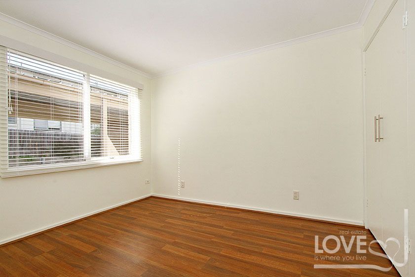 Spacious Renovated Unit Offering Great Natural Light!
