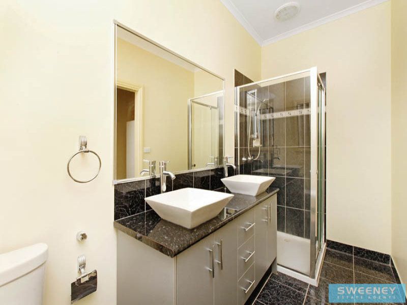 15 Wattlepark Street, Caroline Springs - Thumbnail 7