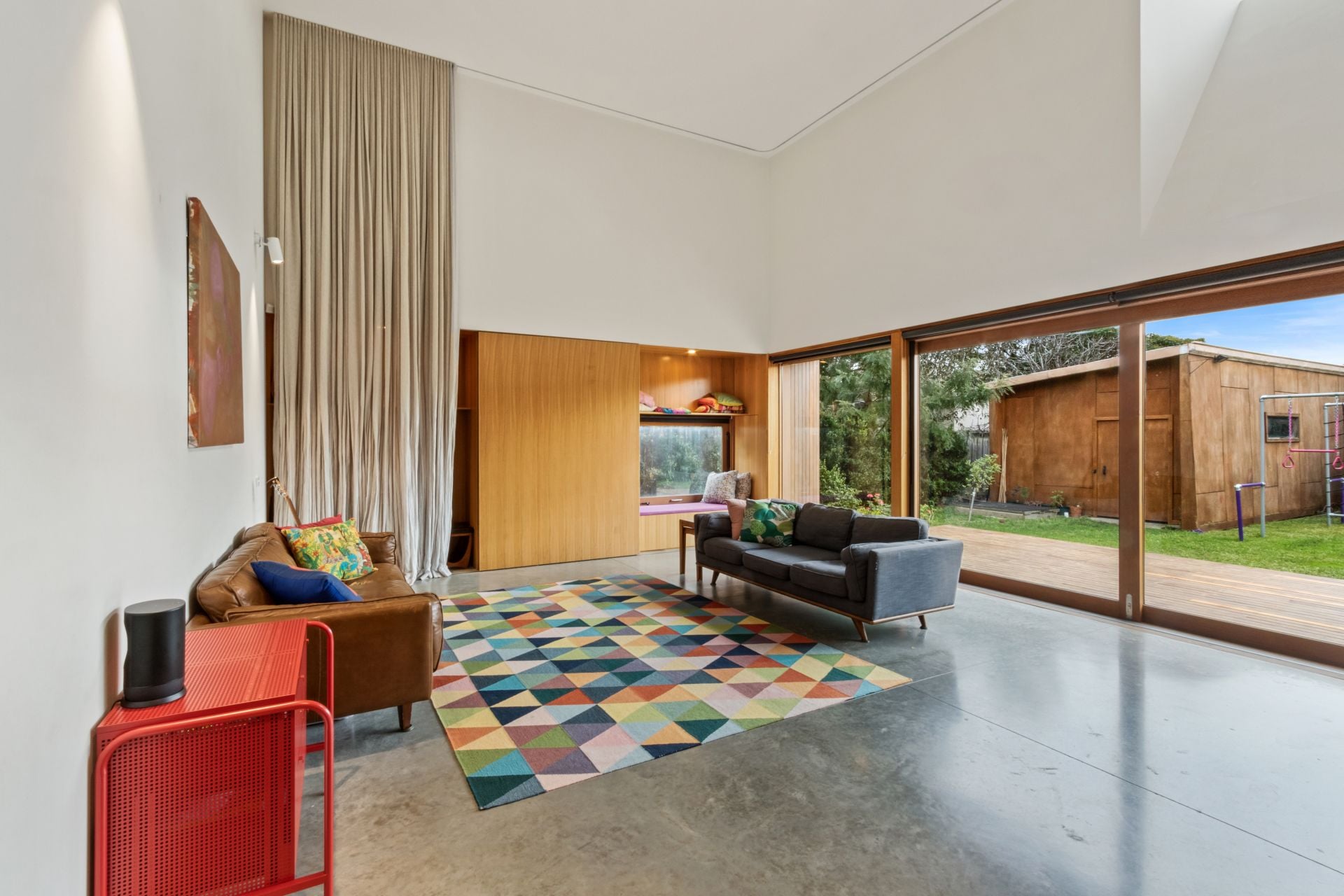 EXEMPLARY FAMILY HAVEN EPITOMISING CONTEMPORARY CLASS