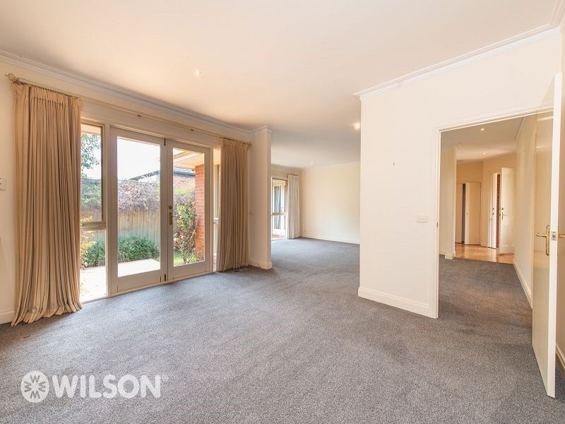2/13 Caramar Avenue, Brighton East