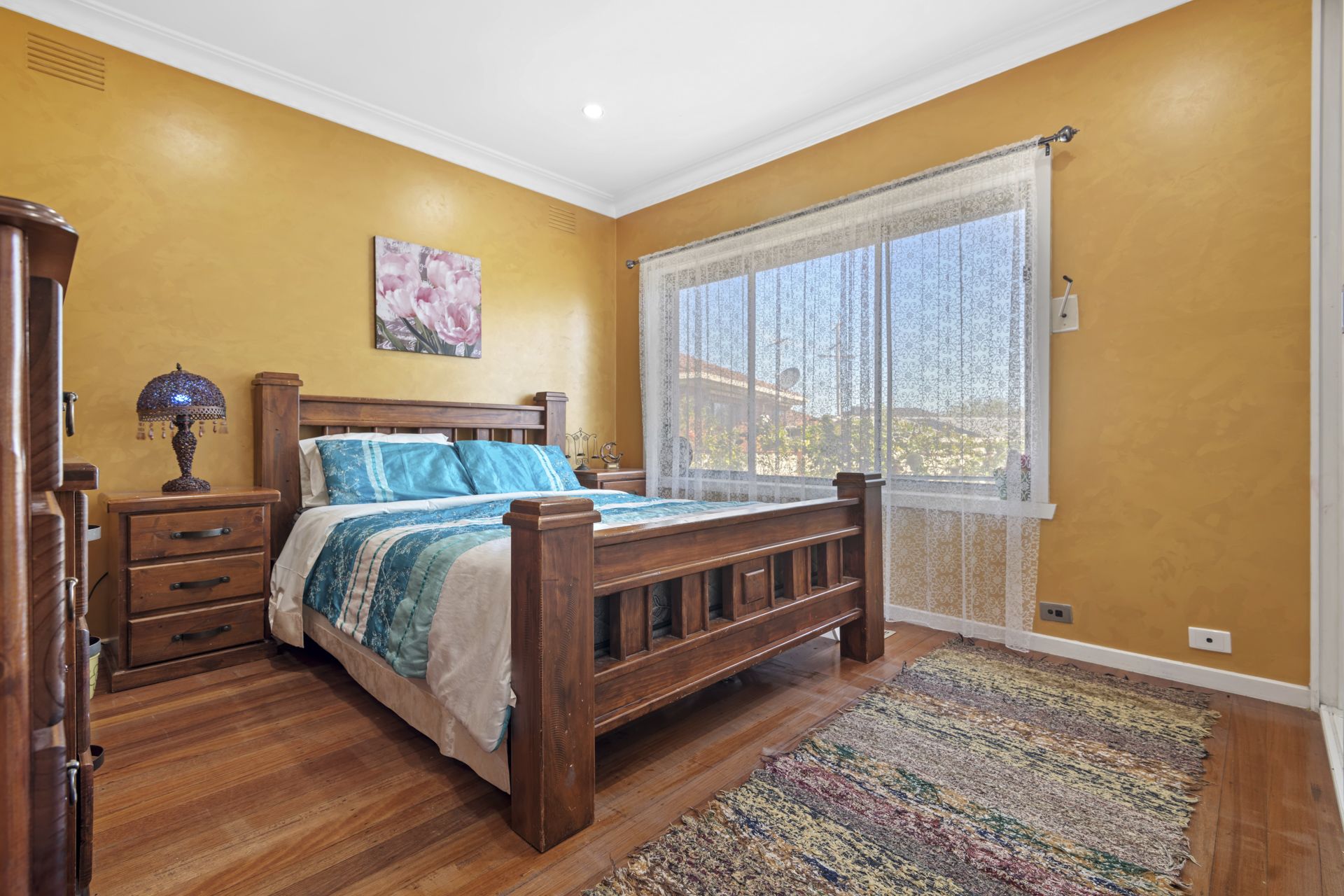 SPACIOUS RESIDENCE WITH GENEROUS ALLOTMENT