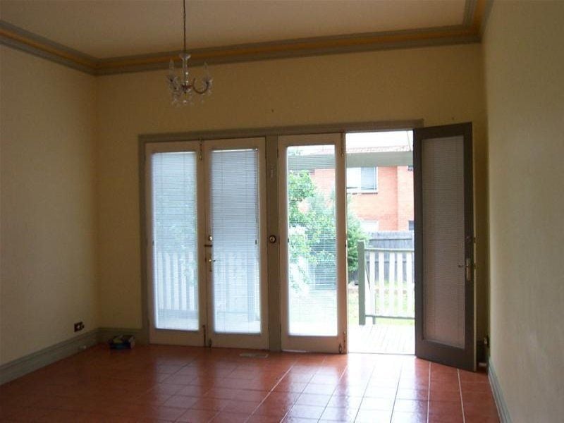 A home just minutes from High Street!