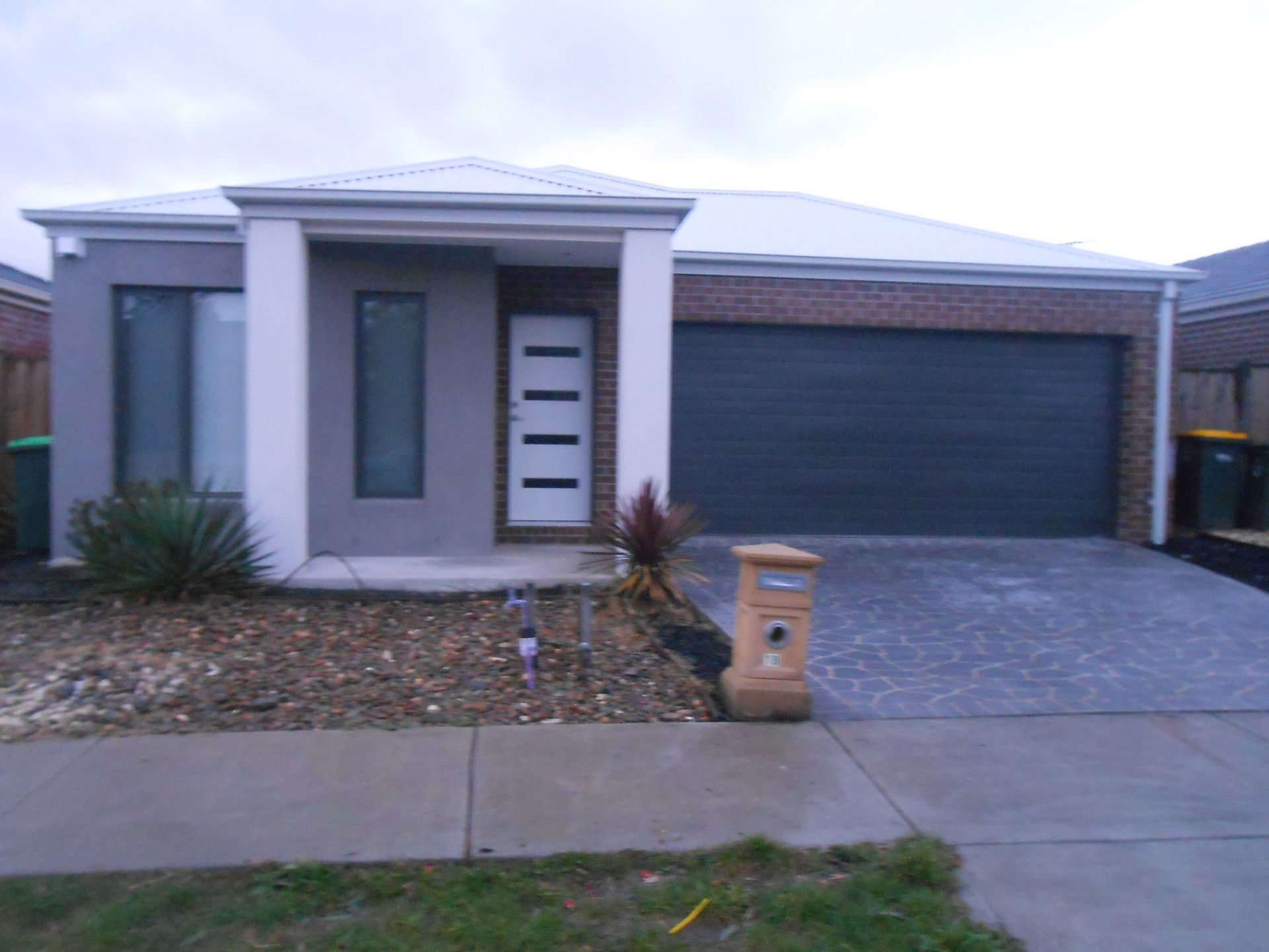 ***APPROVED APPLICATION PENDING*** INVITING & MODERN 4 BEDROOM FAMILY HOME