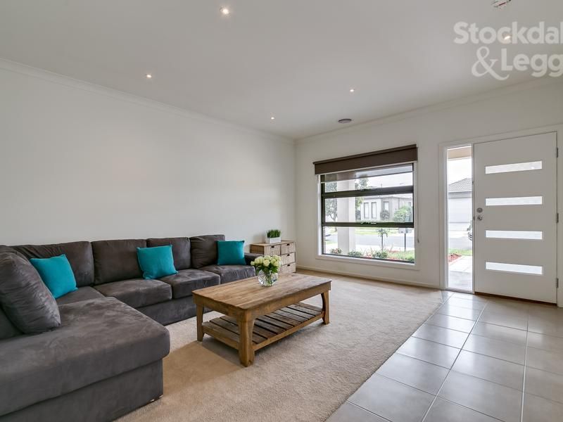 1 Craigmoor Crescent MERNDA, Mernda - Thumbnail 4