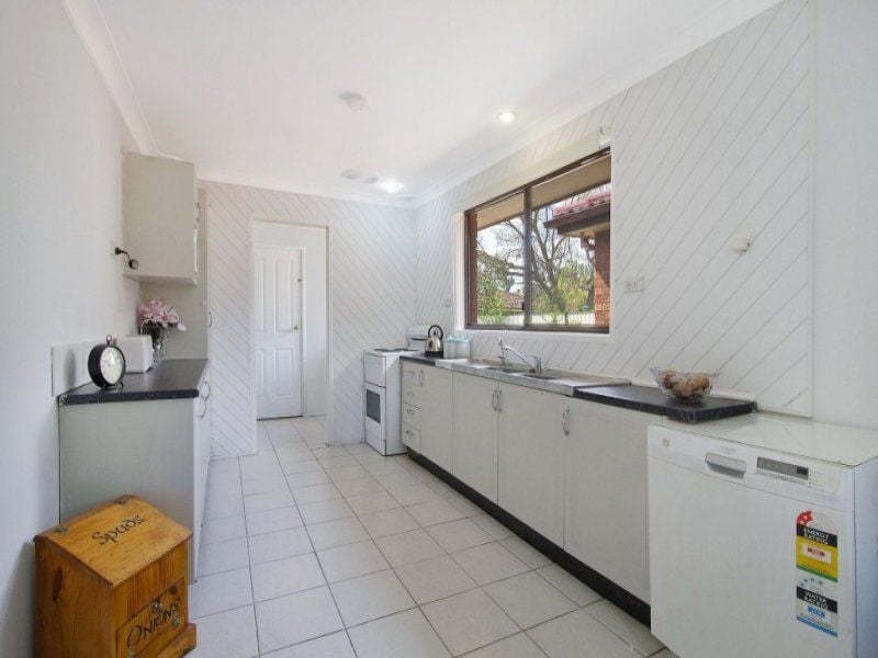 59 Andrew Thompson Drive, McGraths Hill - Thumbnail 4