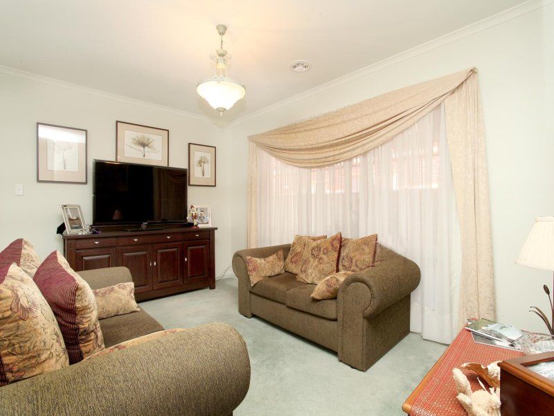 5 Parkin Avenue, Caroline Springs - Thumbnail 6