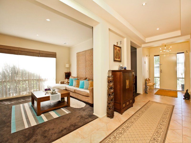 15 Macedon Close, Caroline Springs - Thumbnail 8