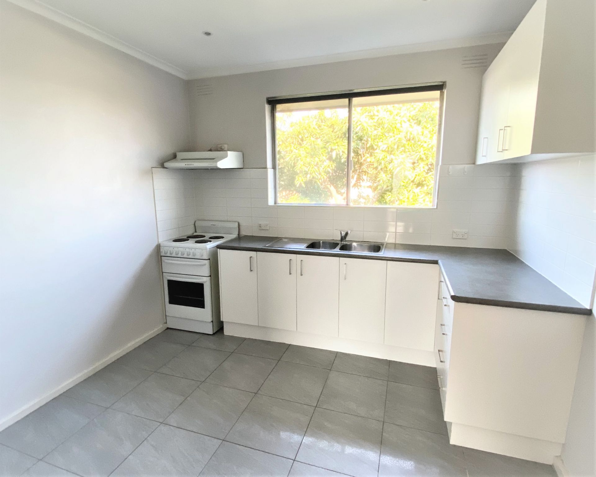 Large, updated 2 bedroom unit!