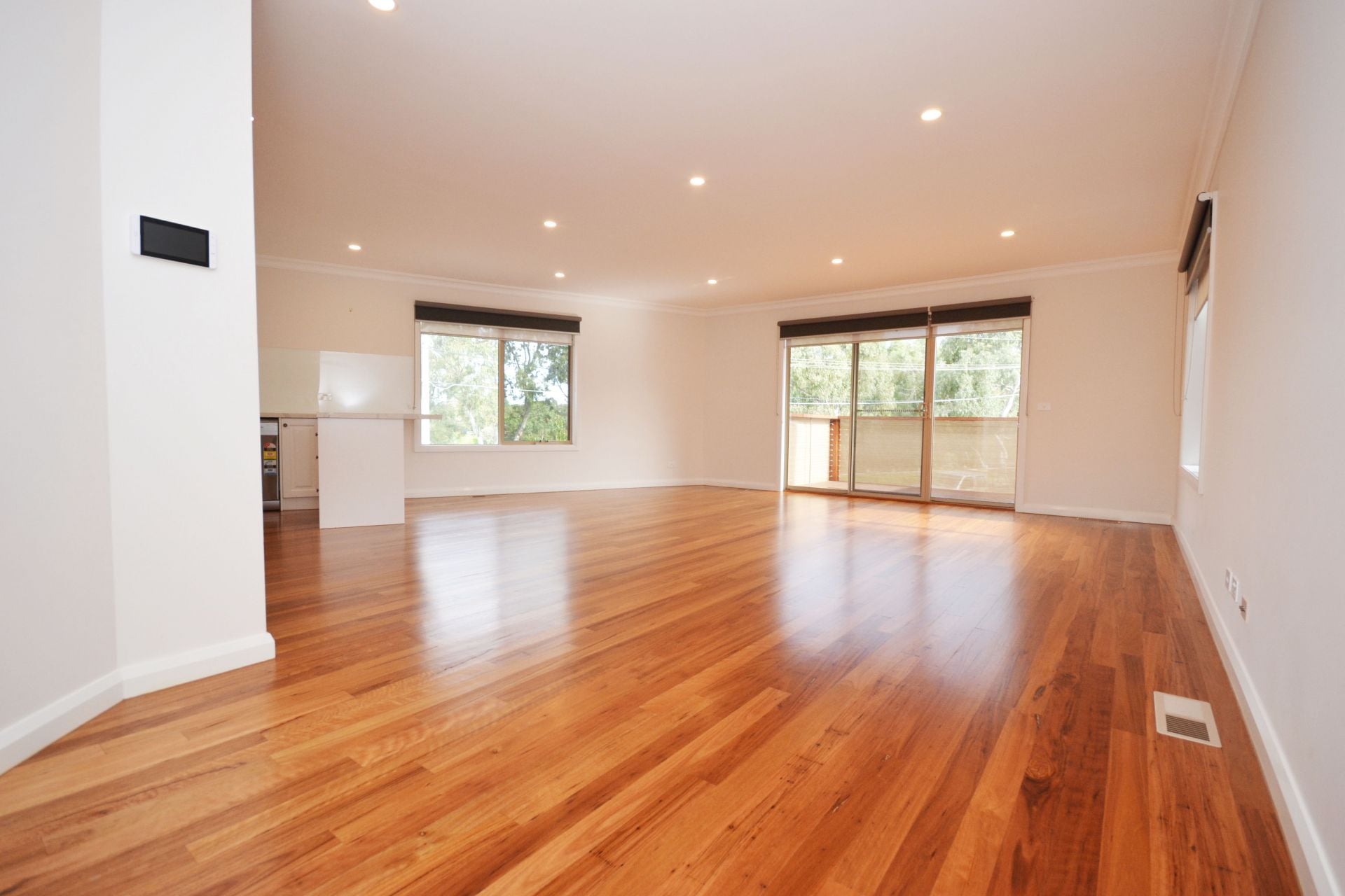 CONTEMPORARY DELIGHT – THE EPITOME OF ELEGANCE OVERLOOKING PARKLANDS