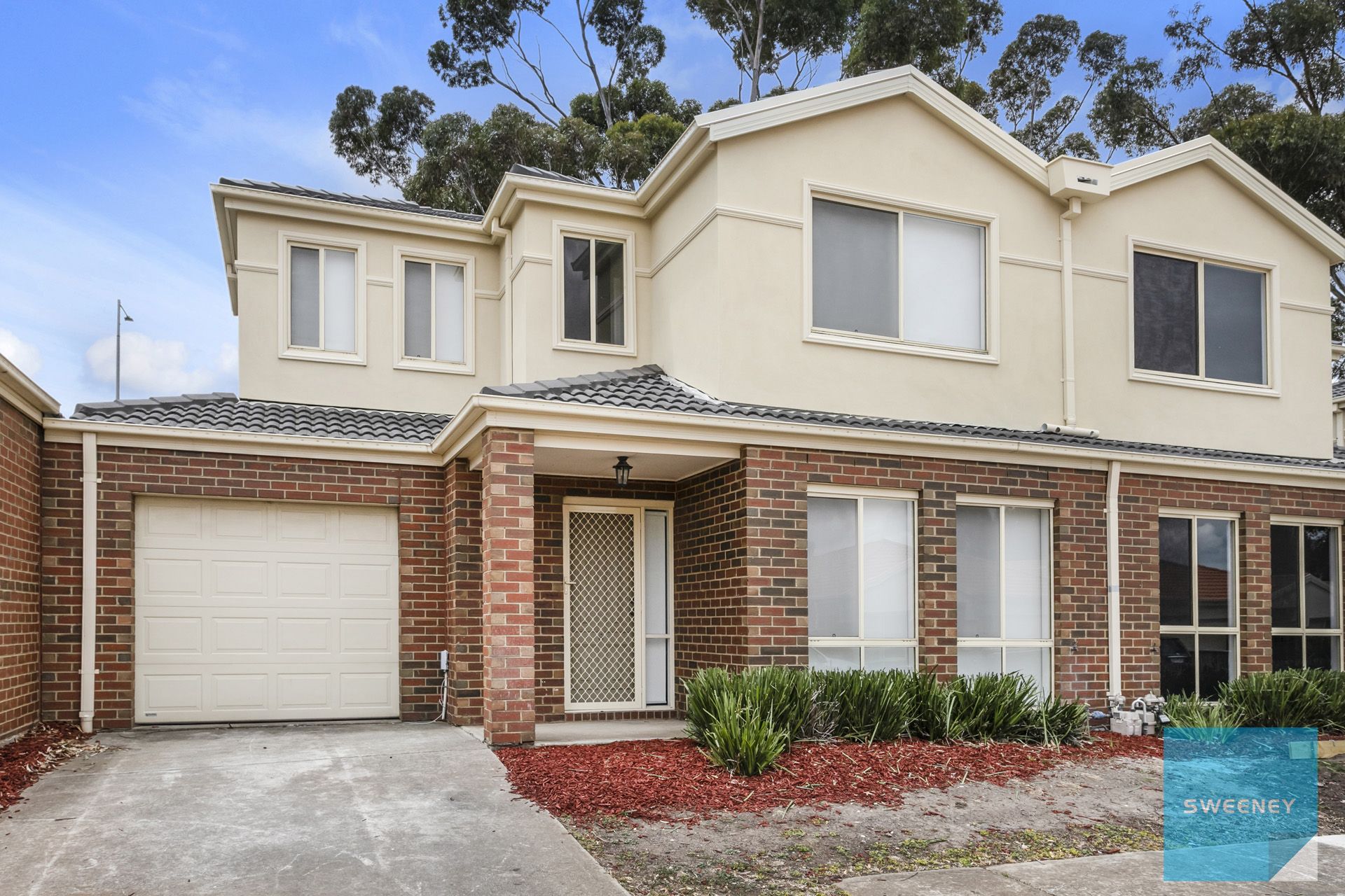 6 Sarkis Mews, Hillside - Thumbnail 3