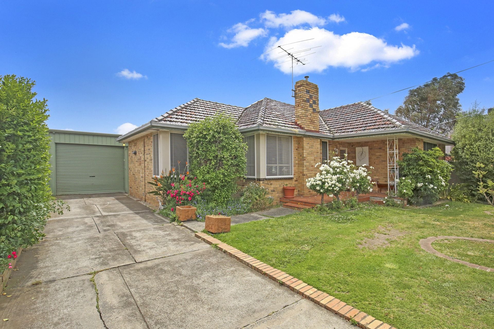 DOUBLE STOREY DELIGHT WITHIN WALKING DISTANCE TO LATROBE UNIVERSITY