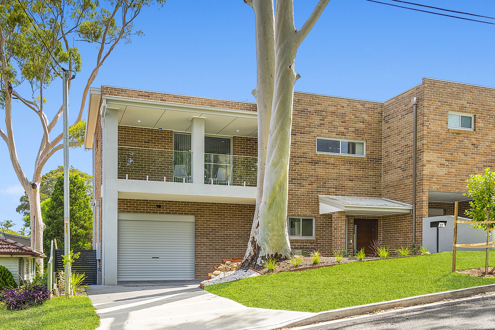 27 Lincoln Road, Georges Hall, Hall - Image 1