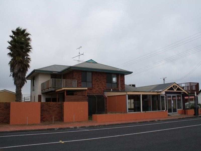 10 Standish Street PORT MACDONNELL SA, Port Macdonnell - Thumbnail 3