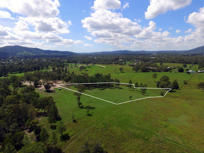 A VERY RARE FIND 5+ ACRES WITHIN MINUTES OF SAMFORD VILLAGE.
