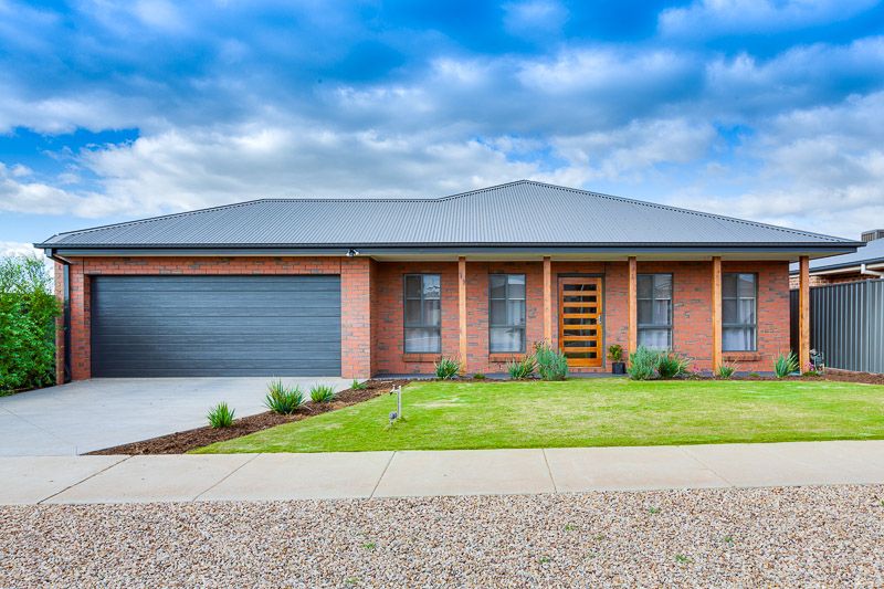 90 Halletts Way, Bacchus Marsh - Thumbnail 2