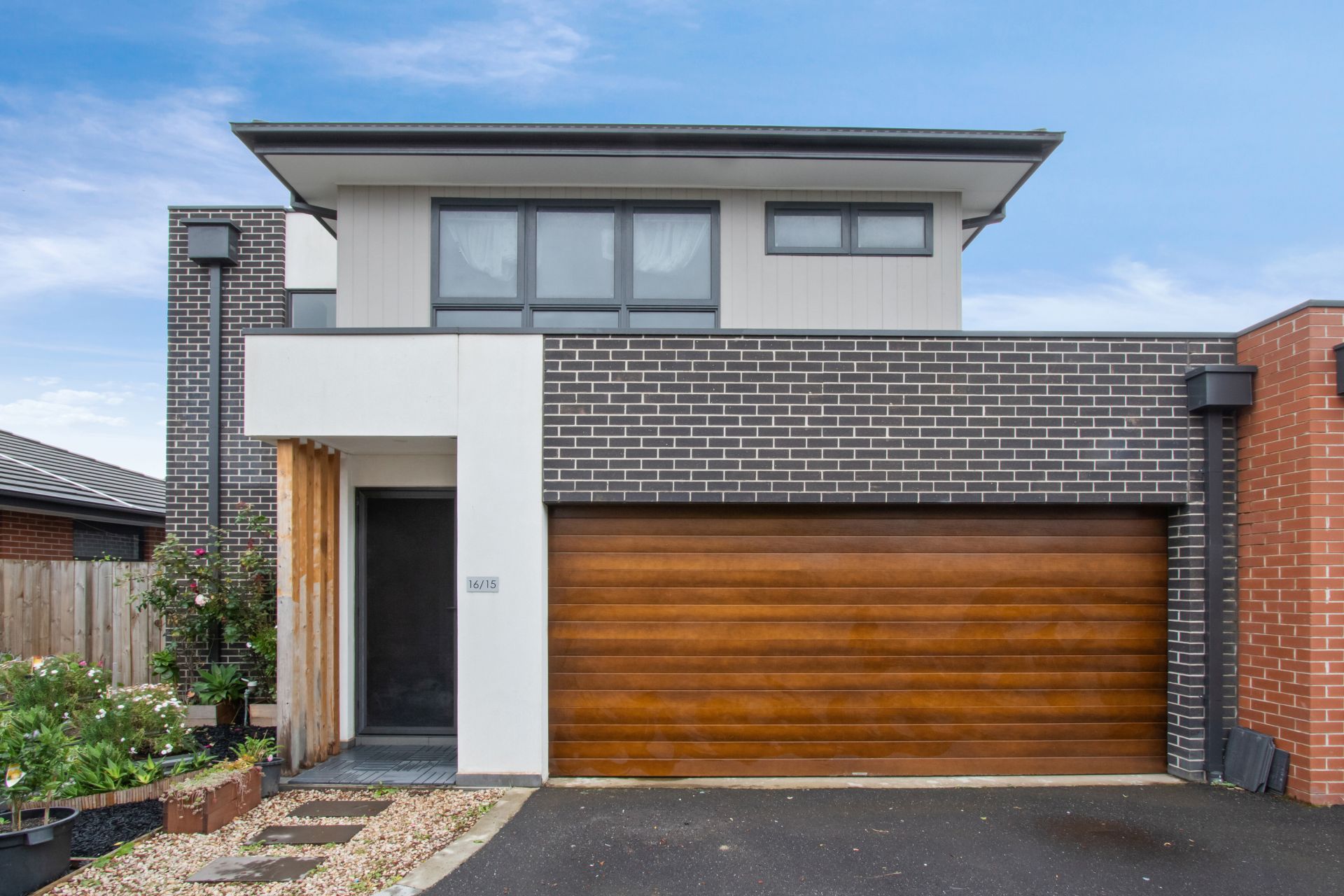 STYLISH DESIGN AND CONVENIENT LIFESTYLE