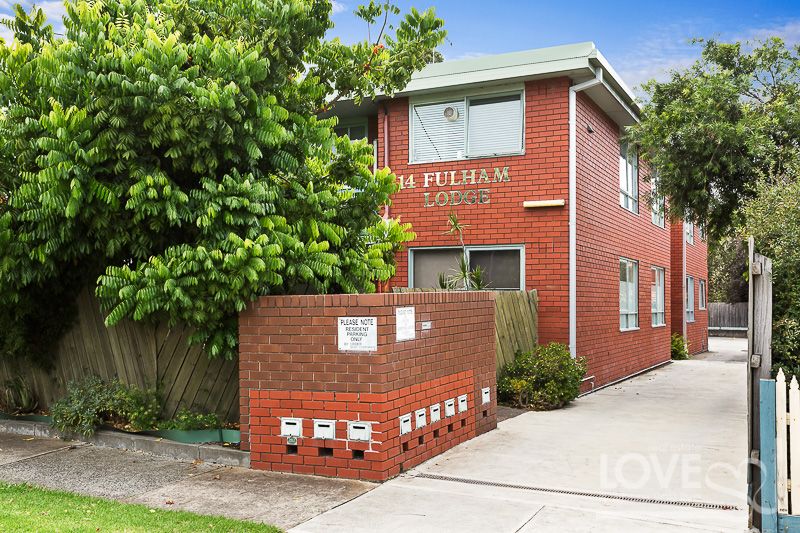 Ground Floor Apartment Set In A Tranquil Surrounding!