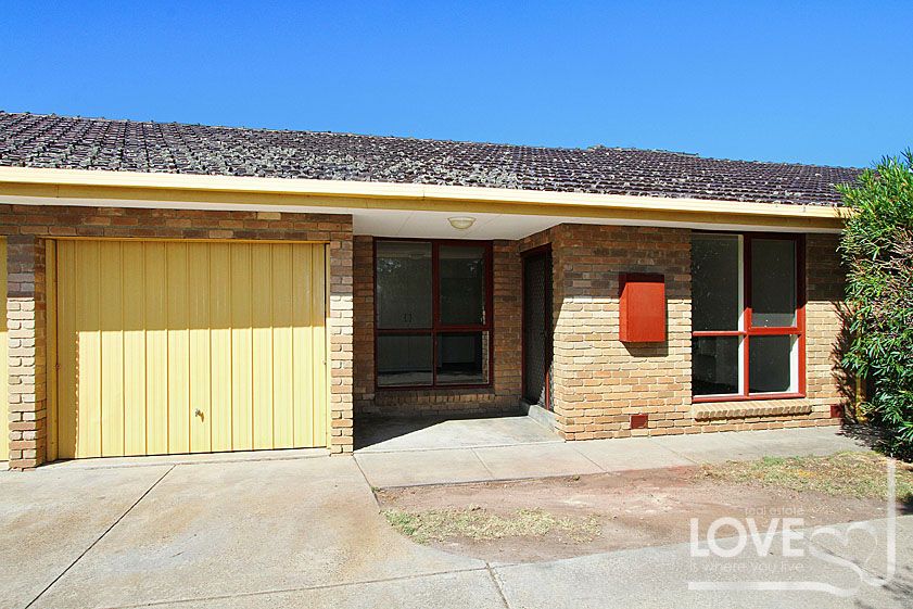 WELL LOCATED 2 BEDROOM UNIT!